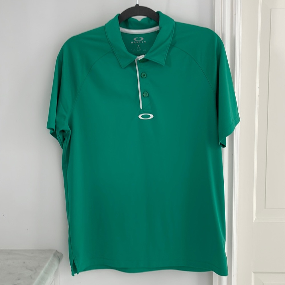 Mens Small Oakley golf shirt